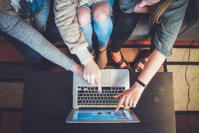 young people at laptop